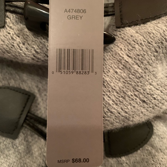 Grey Shawl Cape with Toggle Closing - Picture 7 of 7